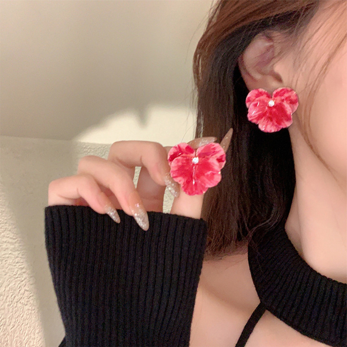 10949797.蝴蝶兰花瓣耳钉高级感气质甜美温柔休闲时尚个性耳饰女