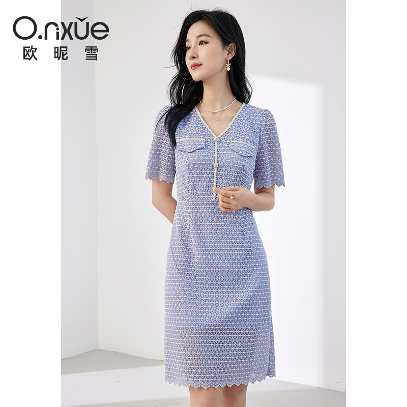 10855799.欧昵雪【时尚优雅波浪型袖口裙子】款浪漫织带拼接V领蕾丝连衣裙女