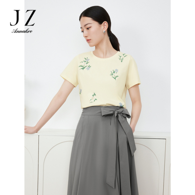 10890776.JZ玖姿刺绣花卉短袖T恤女装夏季修身小众棉上衣