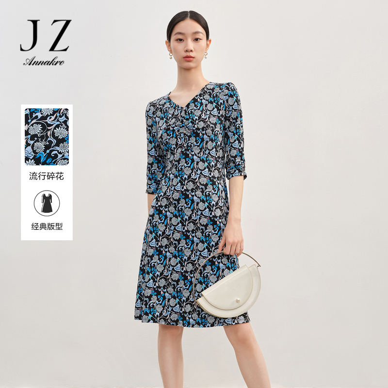 10891254.玖姿安娜蔻优雅淑女风七分抽褶V领修身针织连衣裙女2024春季新款