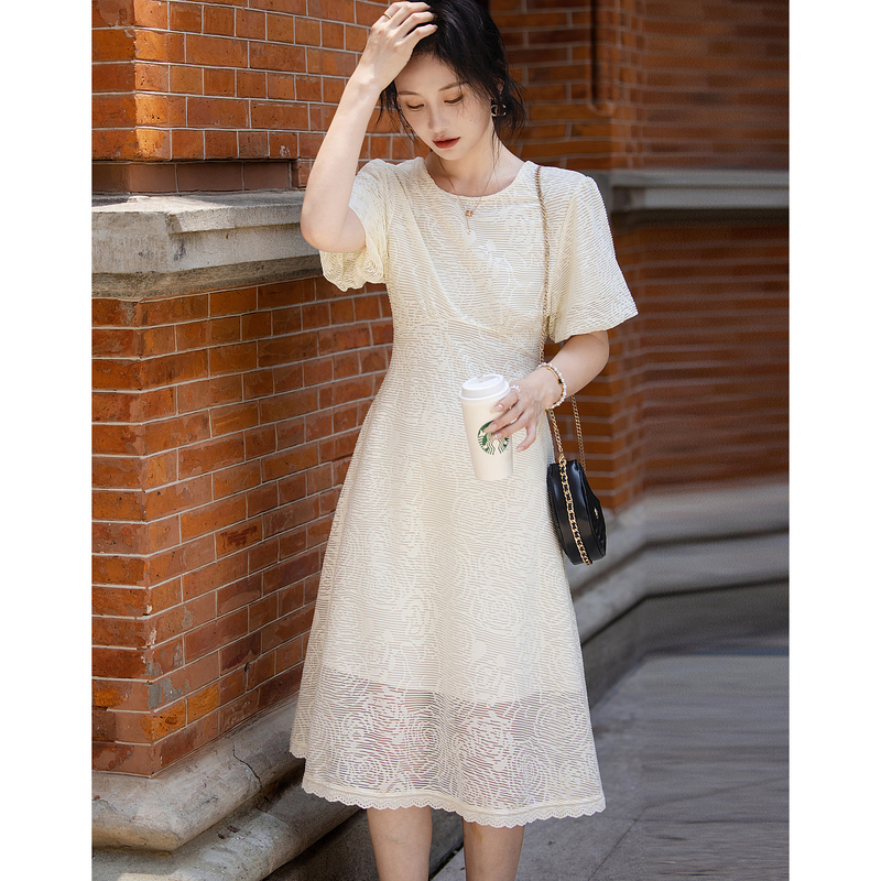 10924756.【法式摩登chic】夏优雅圆领收腰褶皱淑女泡泡袖a字连衣裙
