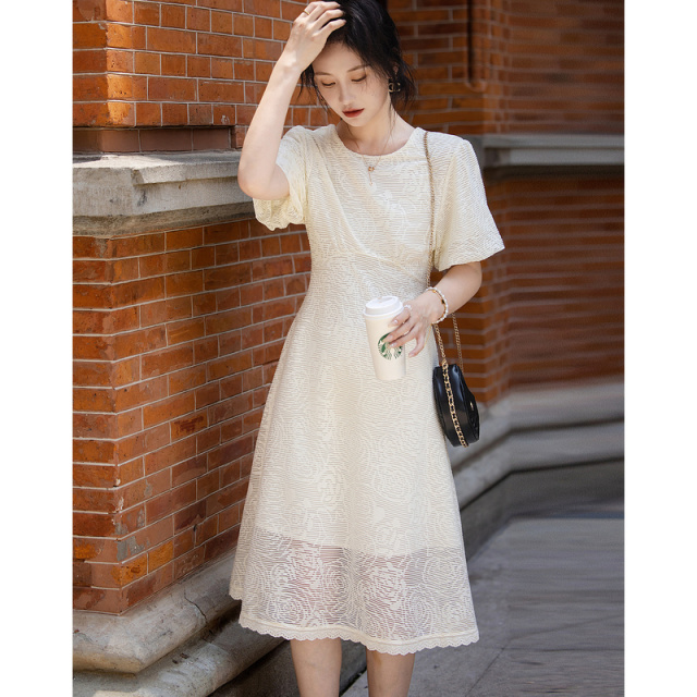 10924756.【法式摩登chic】夏优雅圆领收腰褶皱淑女泡泡袖a字连衣裙