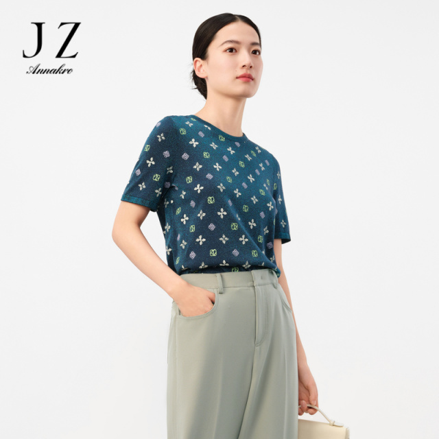 11005197.玖姿安娜蔻摩登休闲老花印花休闲亮丝薄宽松针织衫女2024夏季新款
