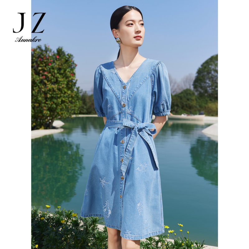 11006735.JZ玖姿中长连衣裙女装2023夏季新款V领含莱赛尔提花裙子蓝色