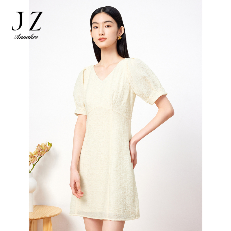 11006739.JZ玖姿多巴胺法式泡泡袖系带收腰肌理感连衣裙2023春夏季新款