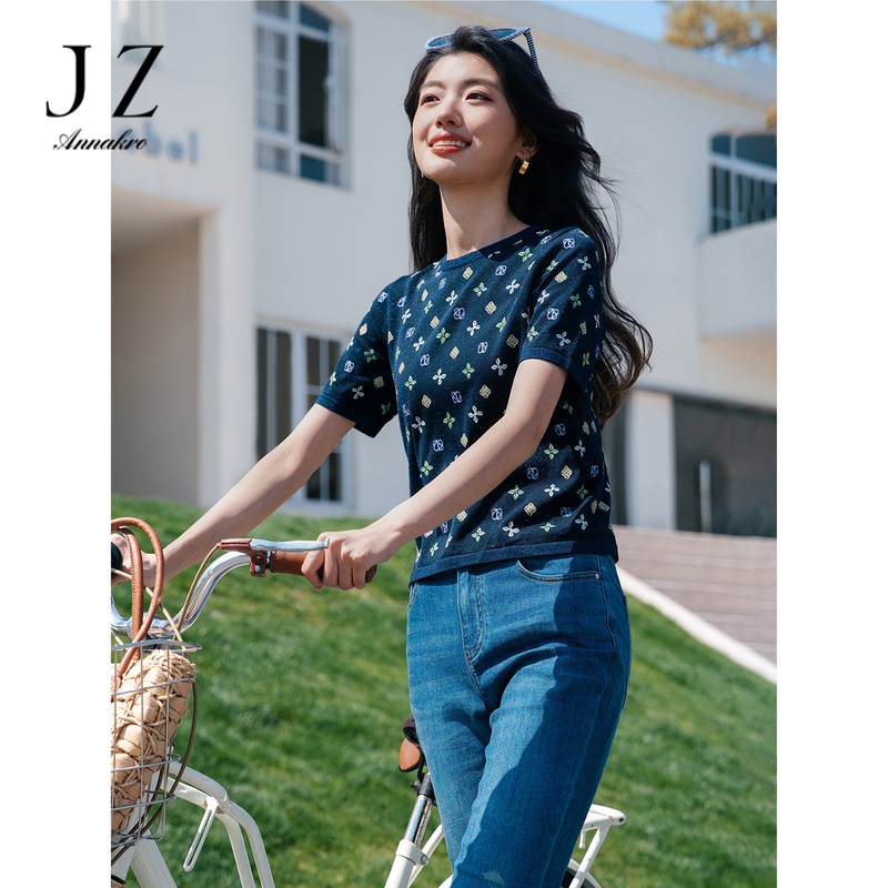 11005197.玖姿安娜蔻摩登休闲老花印花休闲亮丝薄宽松针织衫女2024夏季新款