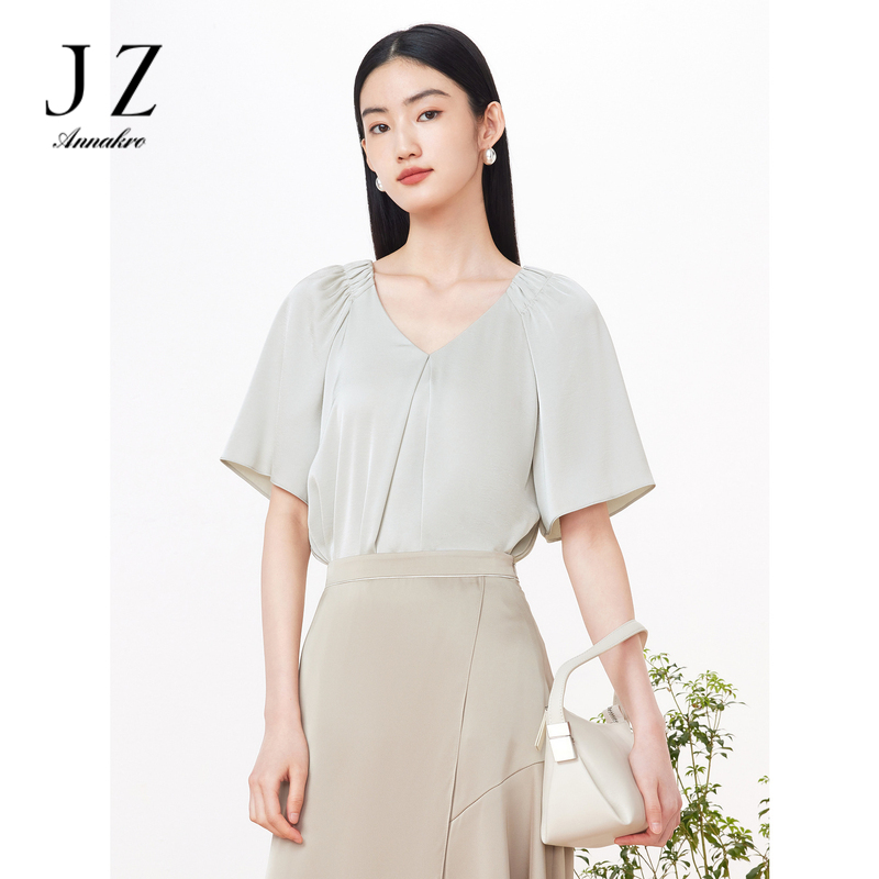 11009287.JZ玖姿短款小衫女装2023夏季新款遮肉缎面收褶直筒套头衫棕色