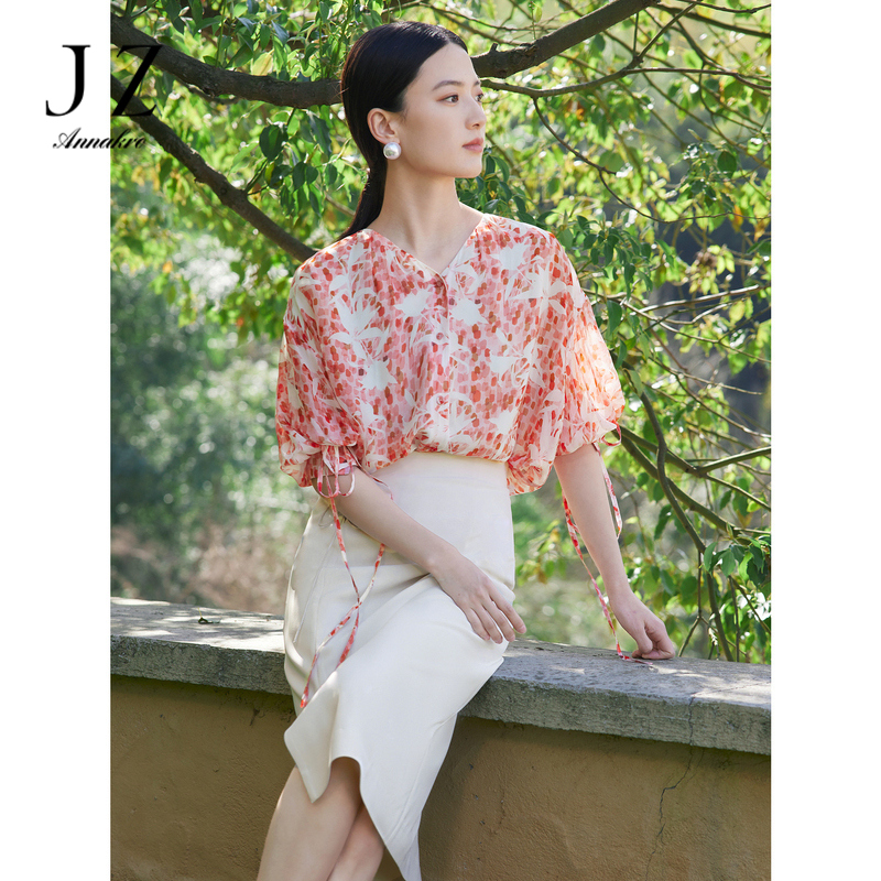 11009424.JZ玖姿短款雪纺衫女装2023夏季新款印花系带轻薄直筒套头衫蓝色