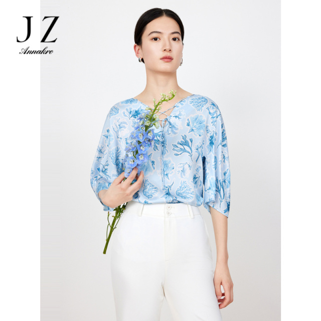 11009278.JZ玖姿印花衬衫女装2023夏季新款OL风海洋风时尚绑带上衣浅蓝色