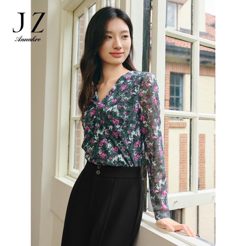 11018260.玖姿安娜蔻优雅休闲碎花压褶修身纱罗长袖上衣女2024春季新款