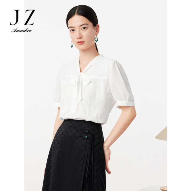 11017250.JZ玖姿泡泡袖小衫女装夏季新款气质时尚系带优雅缎面提花短袖衬衫