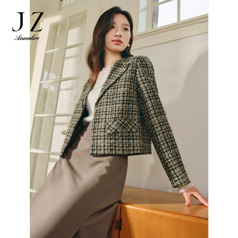 11075731.玖姿安娜蔻简雅小香风翻领截短H型休闲外套女2024春季新款