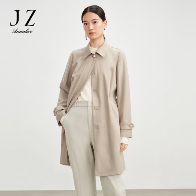 11076468.玖姿安娜蔻经典通勤风装饰扣精纺羊毛收腰外套风衣女2024春季新款