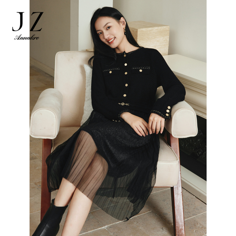 11075728.玖姿安娜蔻香风假两件拼接金属网纱X型毛衫连衣裙女2024春季新款