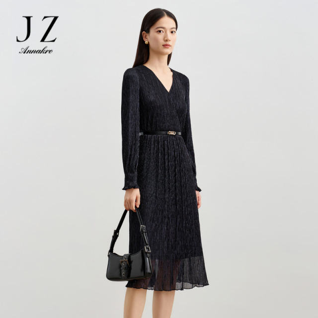 11076482.【年会穿搭】玖姿安娜蔻闪耀金属丝V领X型连衣裙女2024春季新款