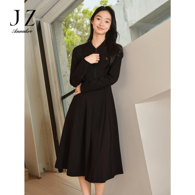 11076461.玖姿安娜蔻浪漫通勤轻运动修身弹力针织连衣裙女2024春季新款