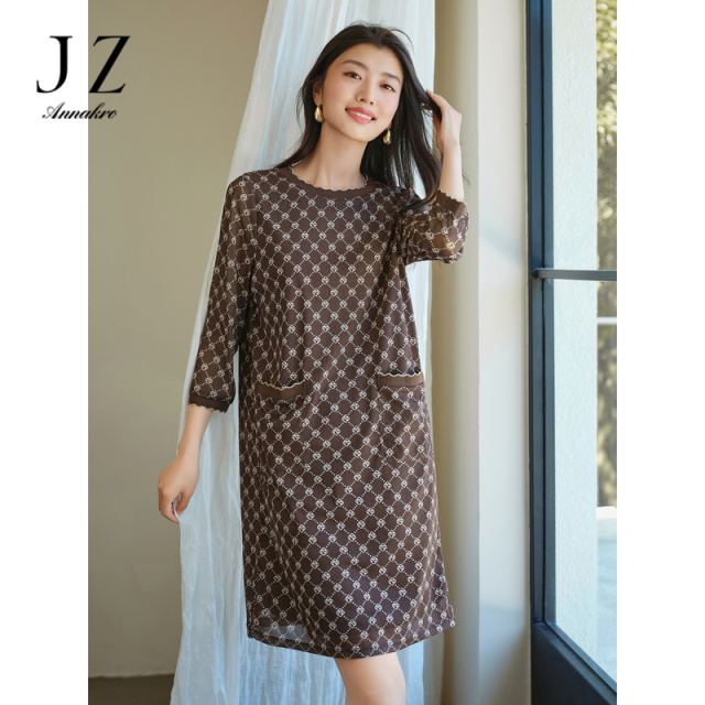 11078872.玖姿安娜蔻经典老花摩登印花口袋H型短袖连衣裙女2024春季新款