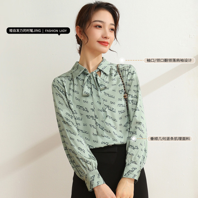11096661.【专柜新品】【缎面衬衫】新款翻领字母印花套头衫时尚通勤上衣女