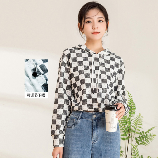 11097153.【专柜新品】棋盘格撞色短款卫衣时尚减龄印花设计小个子连帽长袖上衣女
