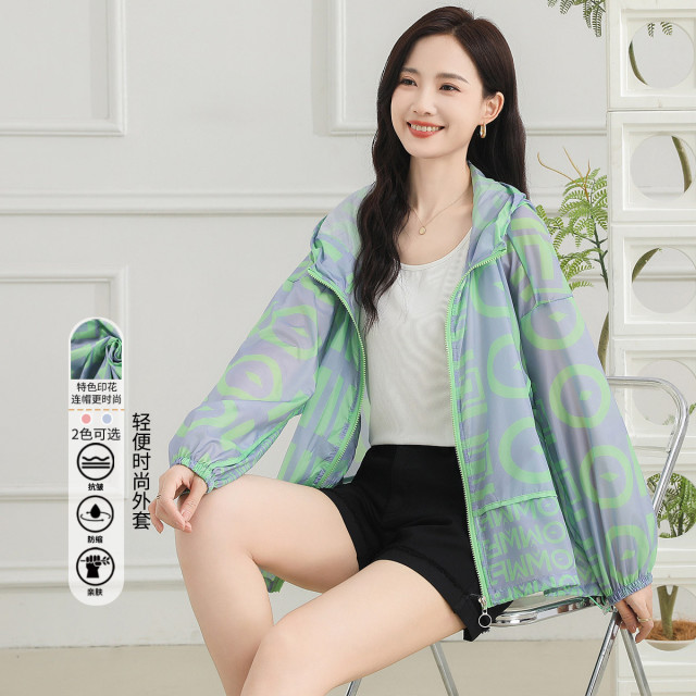 11103239.【专柜同款】【时尚减龄印花外套】夏季新款轻薄连帽百搭上衣