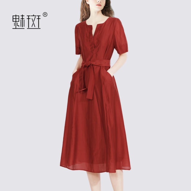 11104832.魅斑红色V领连衣裙中长款收腰显高A字裙子