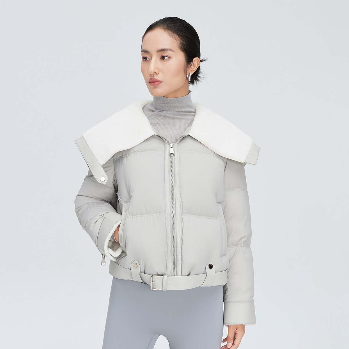 11264342.【商场同款】时尚拼接御寒保暖鹅绒外套短款翻领羽绒服女女式鹅绒服