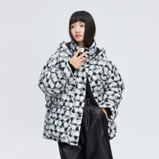 11264329.【商场同款】羽绒服女短款秋冬保暖连帽鸭绒服时尚立体工装贴袋女外套