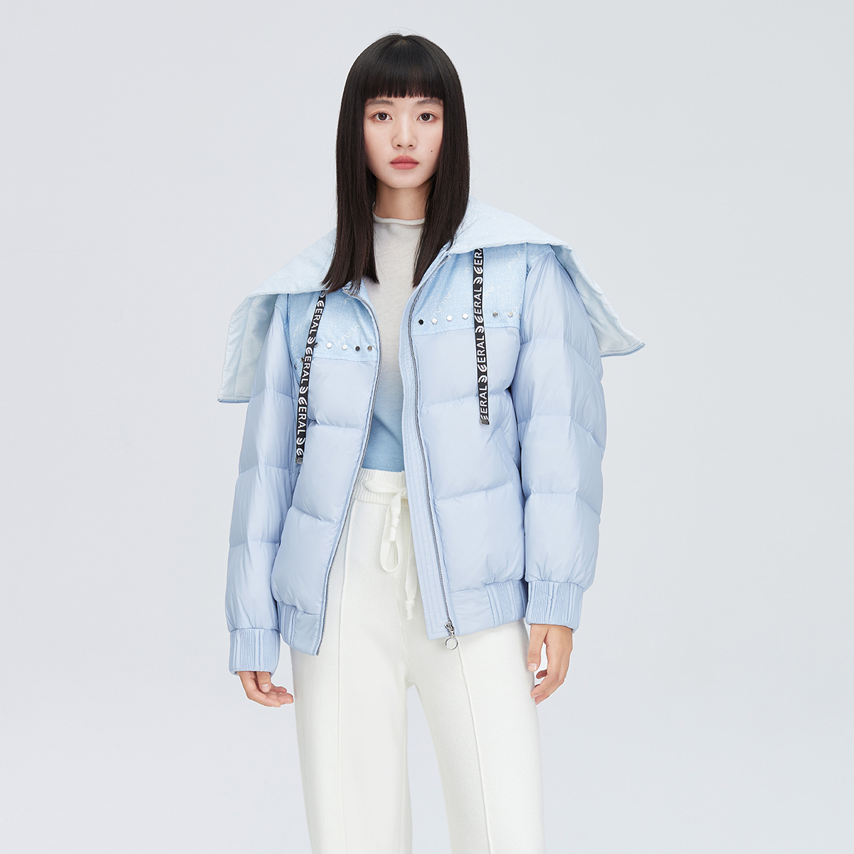 11264577.【商场同款】时尚拼接连帽羽绒服女短款摩登铆钉装饰鸭绒服外套
