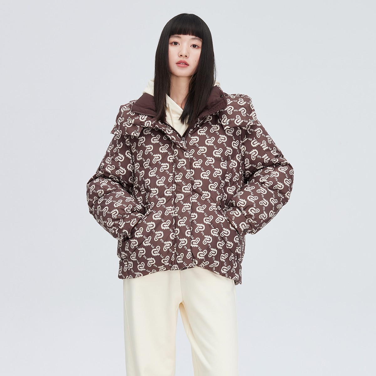 11264591.【商场同款】时尚撞色羽绒服女短款面包服外套连帽御寒女式鸭绒服