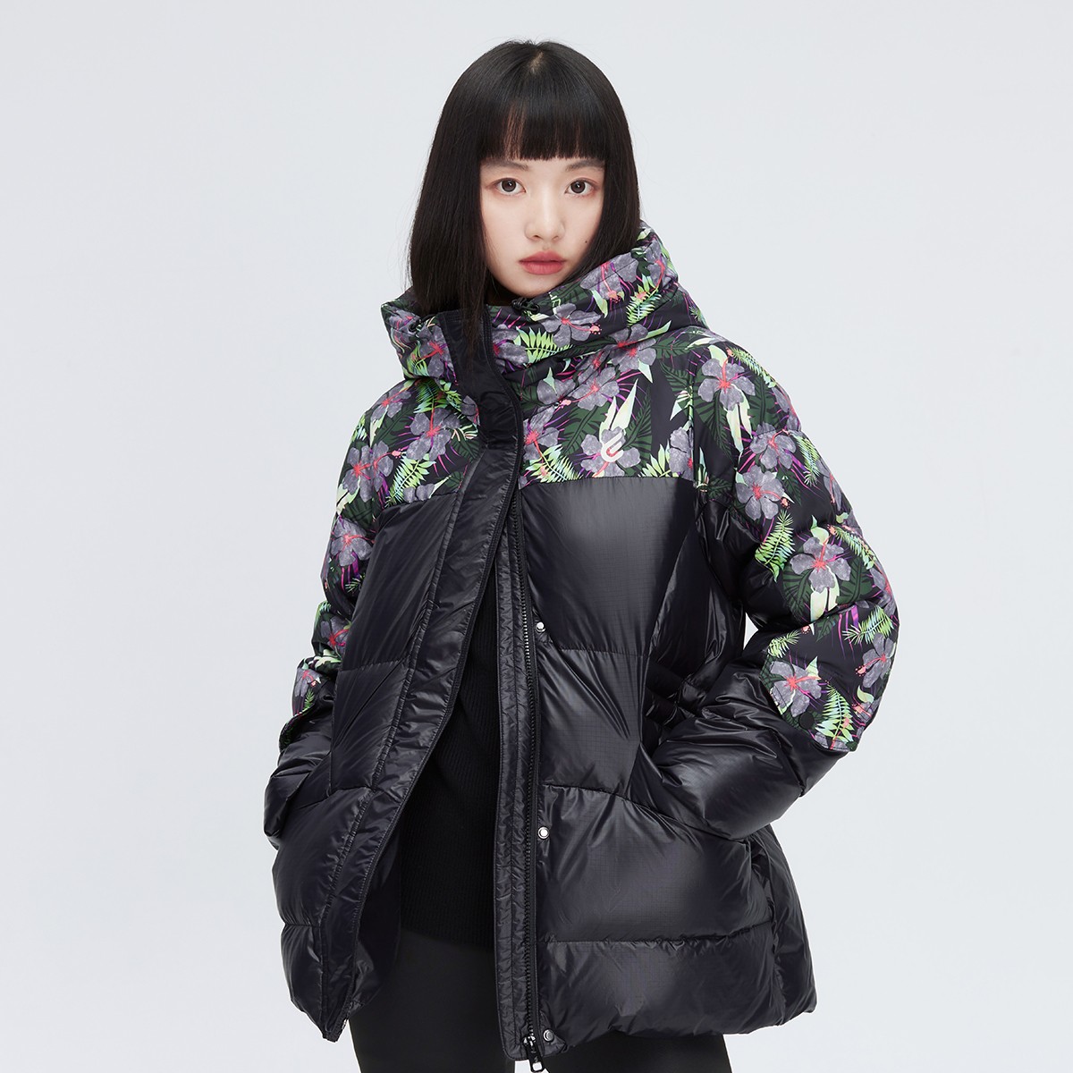 11264576.【商场同款】时尚休闲撞色短款羽绒服女秋冬保暖鸭绒女式外套