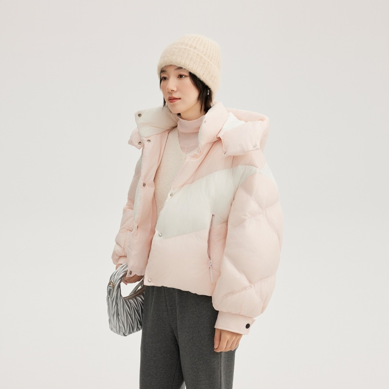 11394110.艾莱依羽绒服撞色拼接泡芙感保暖短款休闲运动连帽减龄