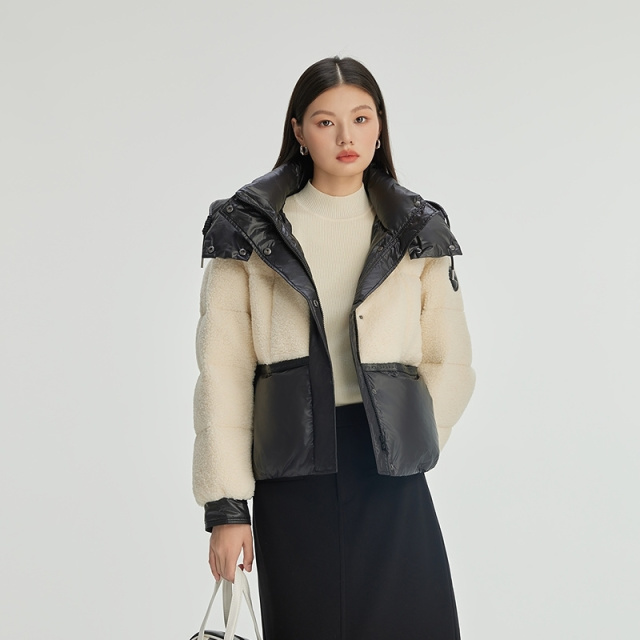 11394131.艾莱依撞色羽绒服连帽短款时尚拼接鸭绒