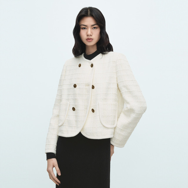 11480499.【商场同款】秋冬轻熟高级感双排扣简约女士香风外套