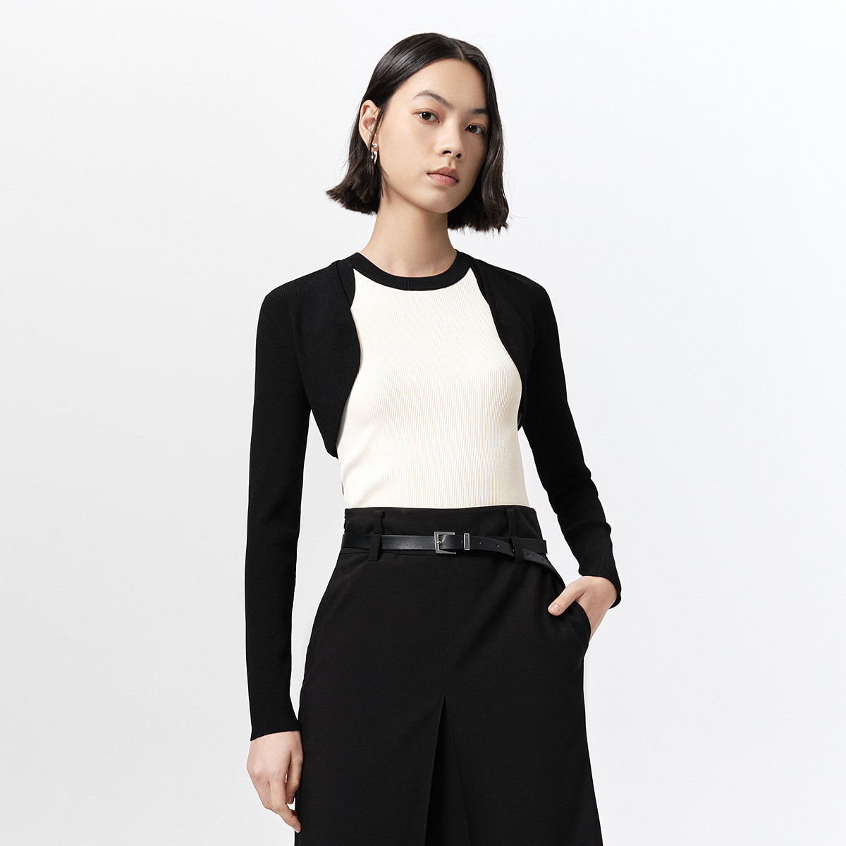 11480604.【商场同款】春季新款气质两件套百搭黑白撞色女士针织衫