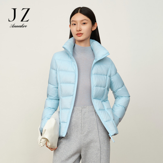11499717.玖姿安娜蔻休闲简约风立翻领火山岩发热短羽绒女2023冬季新款