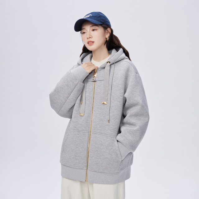 11512047.【限时直降220元】艾莱依卫衣式羽绒服女冬季廓形感连帽短款质感抽绳外套潮