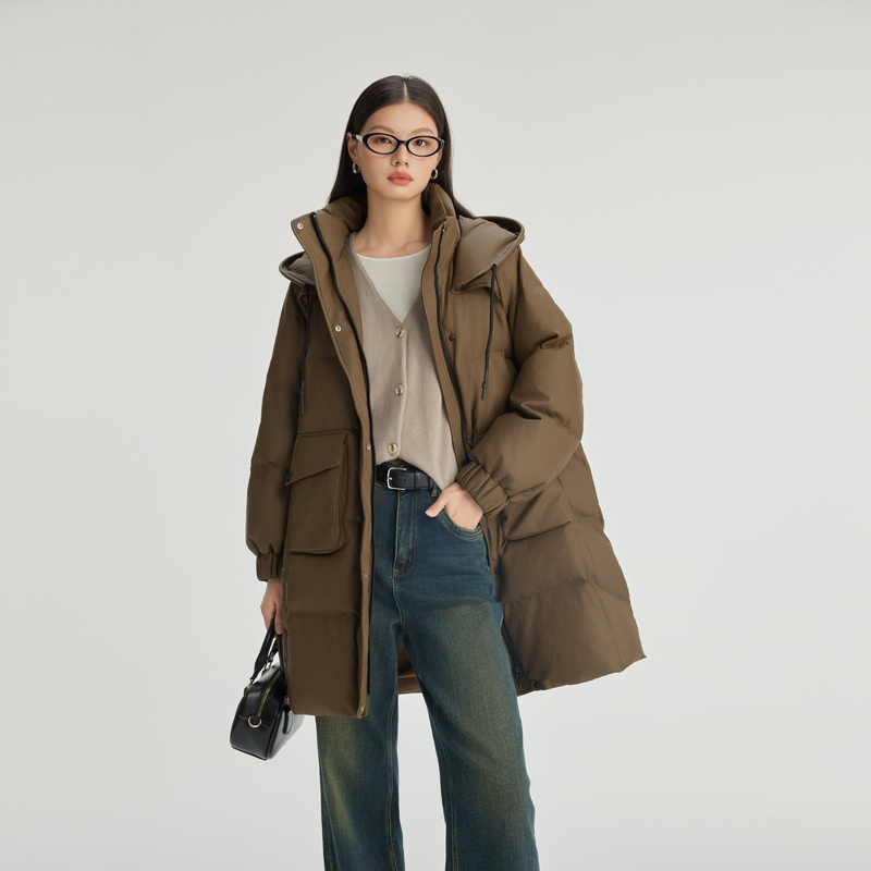 11519172.艾莱依羽绒服简约质感中长款大衣PU面料