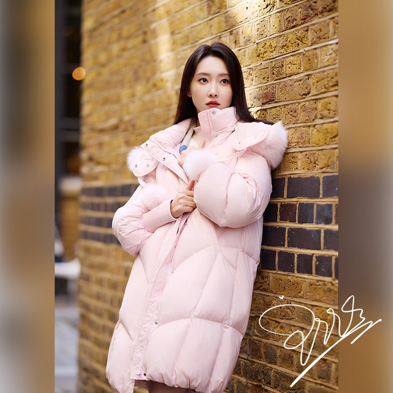 11519132.【明星同款】艾莱依甜美羽绒服女连帽狐狸毛领长款H版时尚保暖外套冬