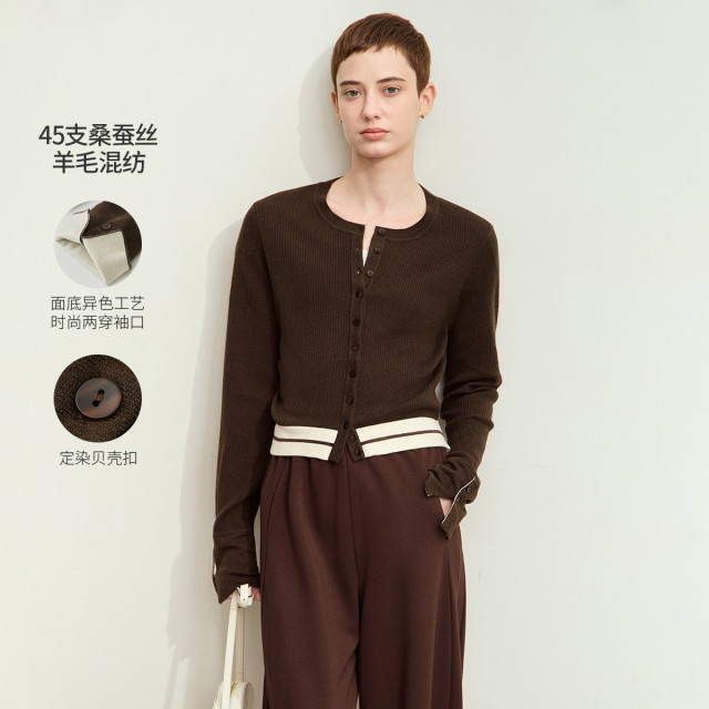 11542560.新款通勤圆领撞色短款毛织开衫女坑条纹修身长袖上衣