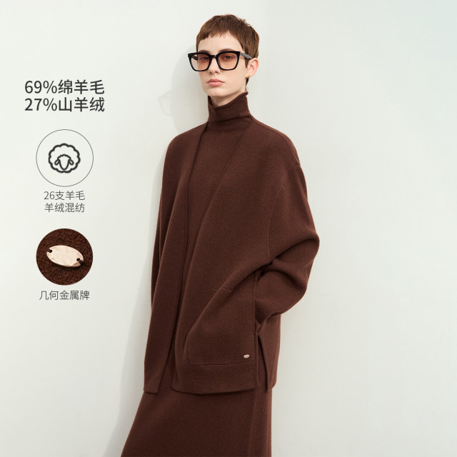 11542658.新款休闲慵懒风宽松V领口袋毛织开衫女羊毛中长上衣
