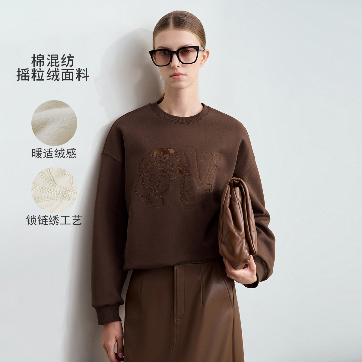 11542860.24冬季新款圆领飞天仕女图刺绣锁链绣加绒卫衣女落肩袖上衣