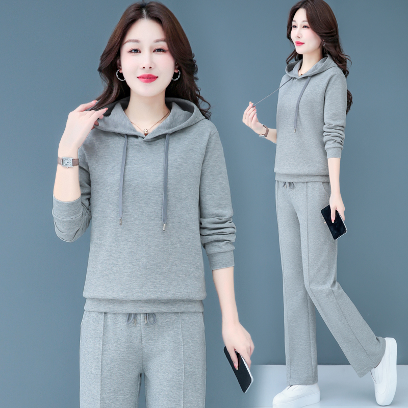 11569041.七玻威秋冬上新女款时髦减龄运动舒适连帽套装【七玻威女装1】