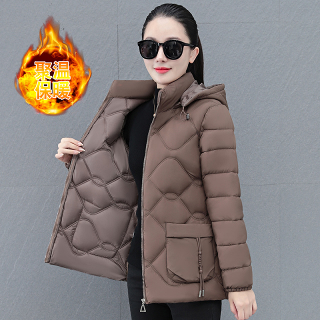 11577289.七玻威秋冬上新女款洋气保暖连帽大口袋休闲百搭棉服【七玻威女装1】