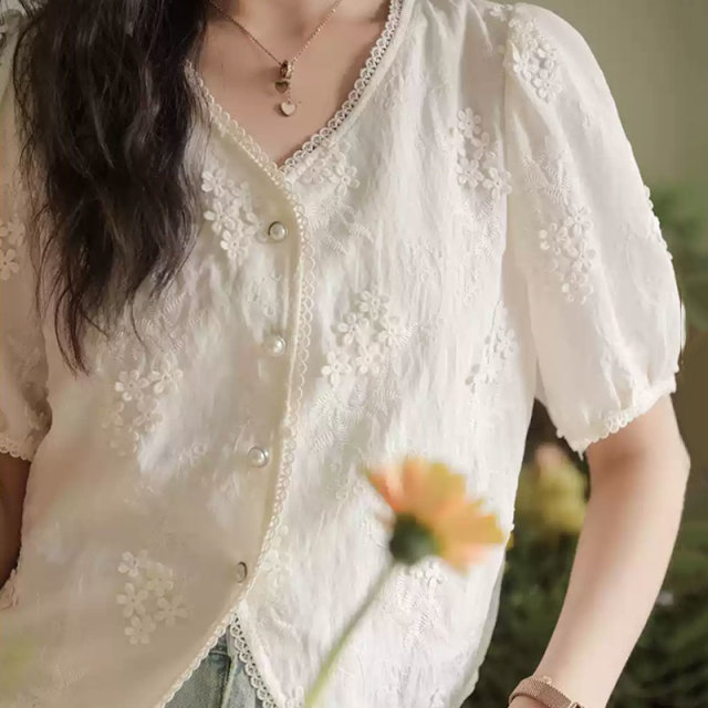 13460584.初云紫衣春夏装 女时尚百搭上衣设计感蕾丝短袖V领甜美短袖衬衫0581