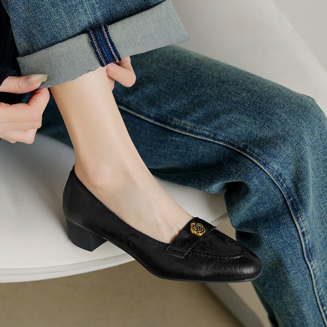 11662416.Hanychen头层羊皮粗跟方头山茶花浅口单鞋手工真皮女鞋
