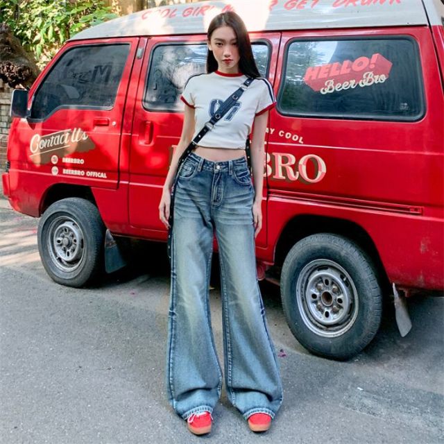 11689628.柒蒙 潮流水洗宽松显瘦微喇叭裤女新款牛仔裤