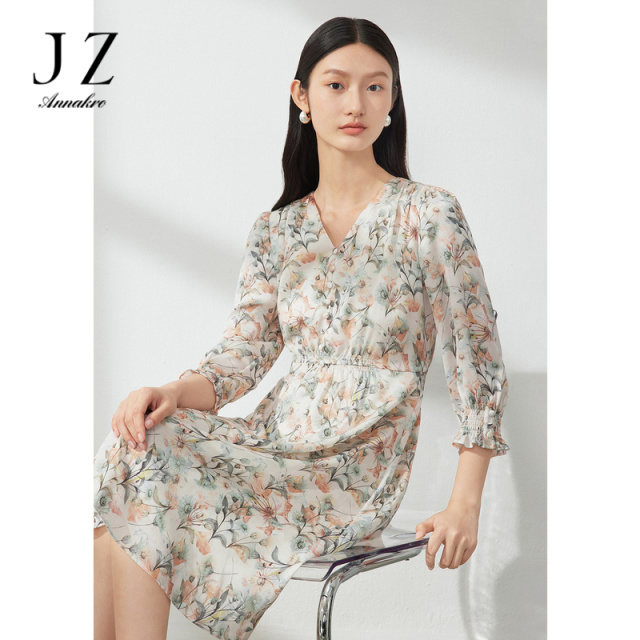 11694935.JZ玖姿缎面雪纺连衣裙女装2023春季新款花卉印花设计感茶歇裙