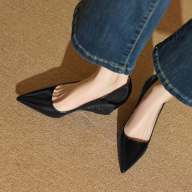 11700046.Hanychen羊漆皮尖头浅口时尚坡跟气质单鞋新款手工真皮女鞋
