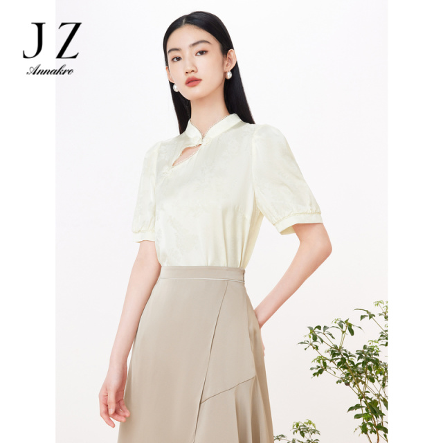 11708081.JZ玖姿洋气新中式国风立领盘扣直筒缎面套头衫女装2023夏季新款