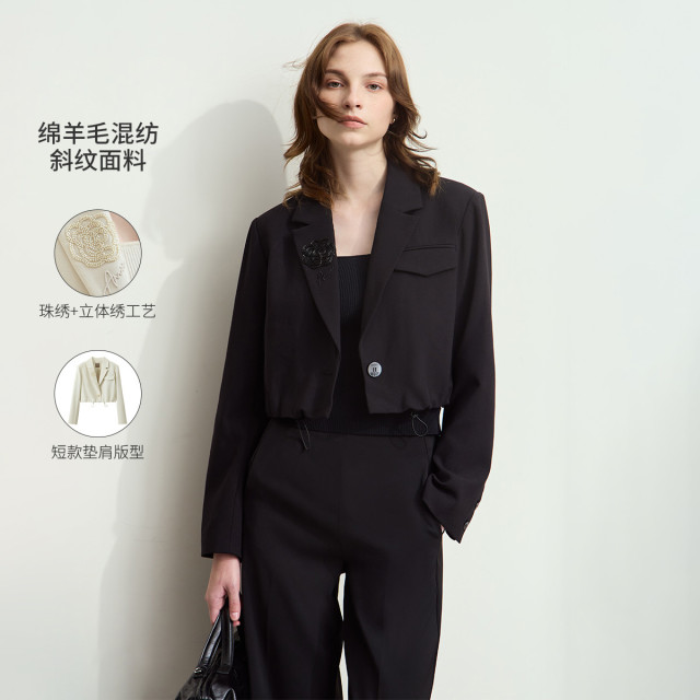 11740619.2025春款西装领玫瑰珠绣字母刺绣外套女短款垫肩时尚通勤上衣